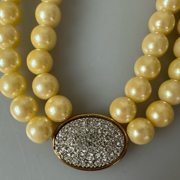 AVON VINTAGE President's Club Double Strand Faux Pearl Pavé Crystal Oval Pendant - Picture 6 of 13